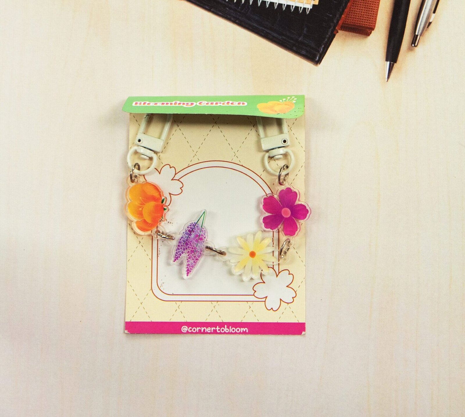 Corner to Bloom : Keychain Connected Flower